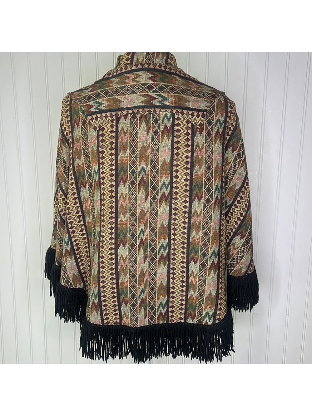 - 1970’s Style Tapestry Full Zip Zig Zag Pattern Fringed Poncho Size Small - Picture 4 of 9